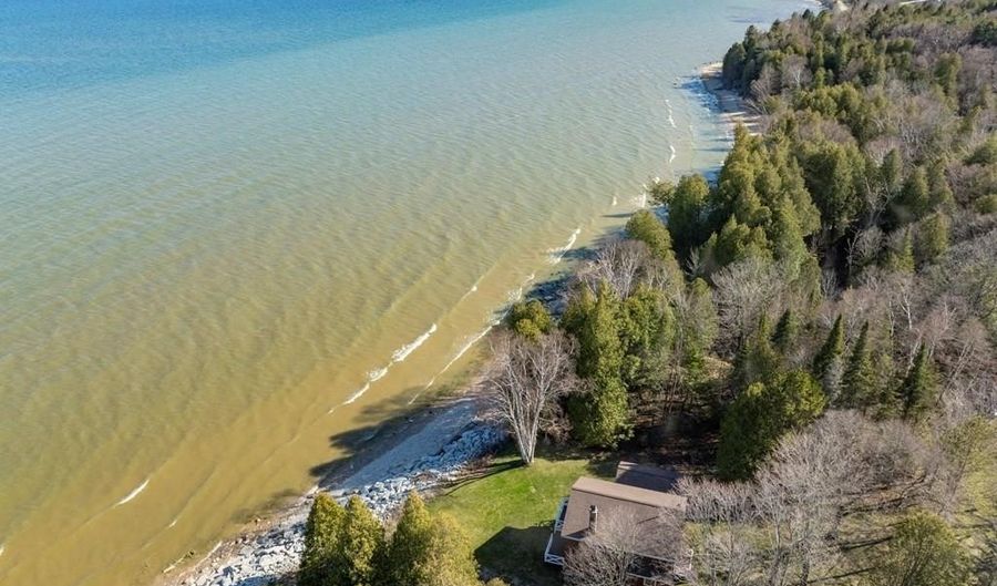 150 CLAR LIN Rd, Algoma, WI 54201 - 3 Beds, 2 Bath