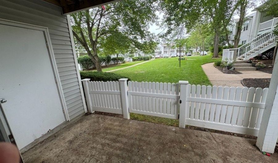 13 Larkspur Ct, Bedminster, NJ 07921 - 2 Beds, 1 Bath
