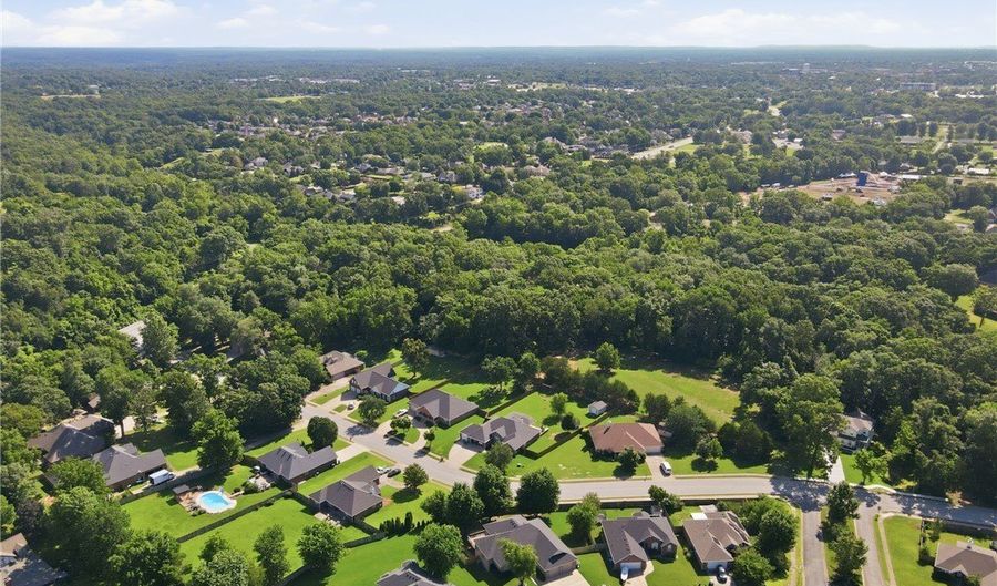 304 SW Duke Ave, Bentonville, AR 72712 - 3 Beds, 3 Bath