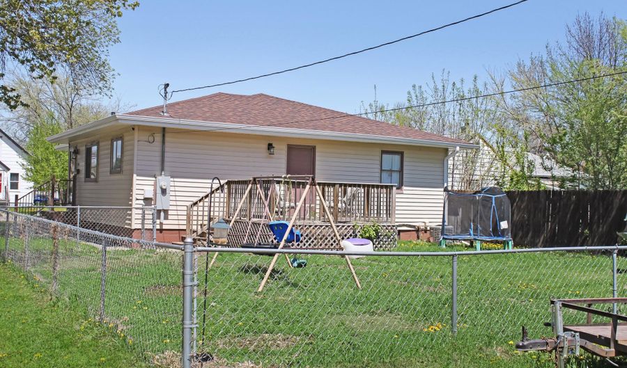 124 N Penn St, Aberdeen, SD 57401 - 5 Beds, 2 Bath