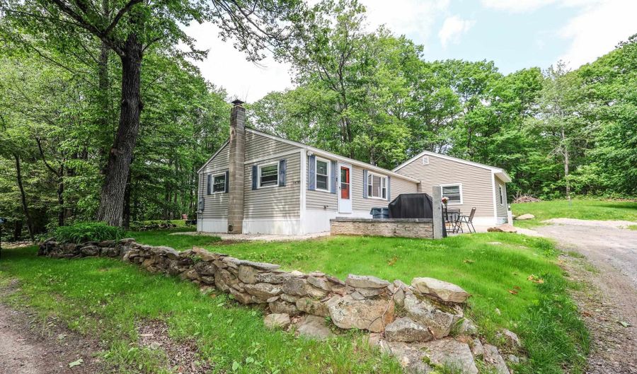 34 Nottingham Rd, Canterbury, NH 03224 - 3 Beds, 1 Bath