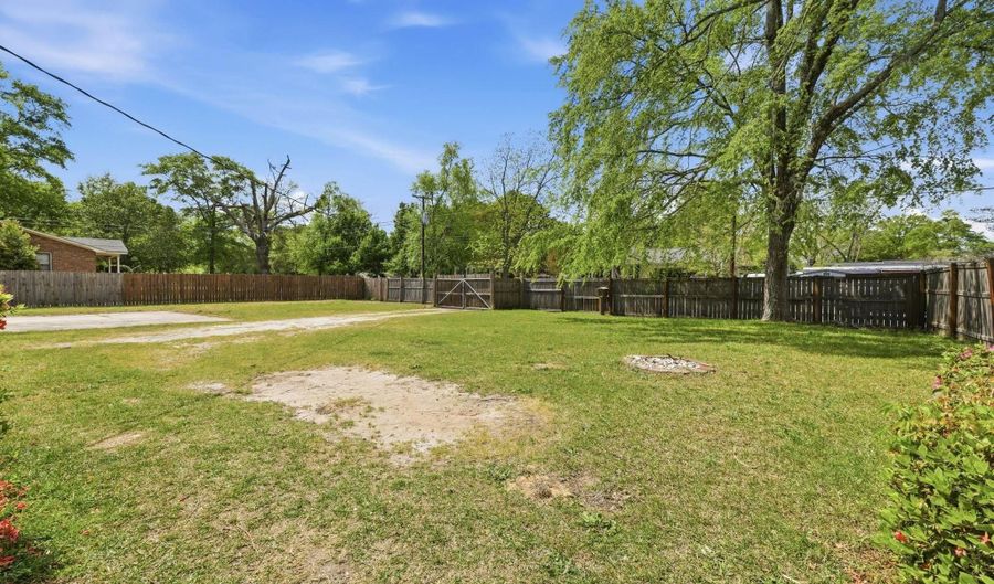 570 W Columbia Ave, Batesburg, SC 29006 - 3 Beds, 3 Bath