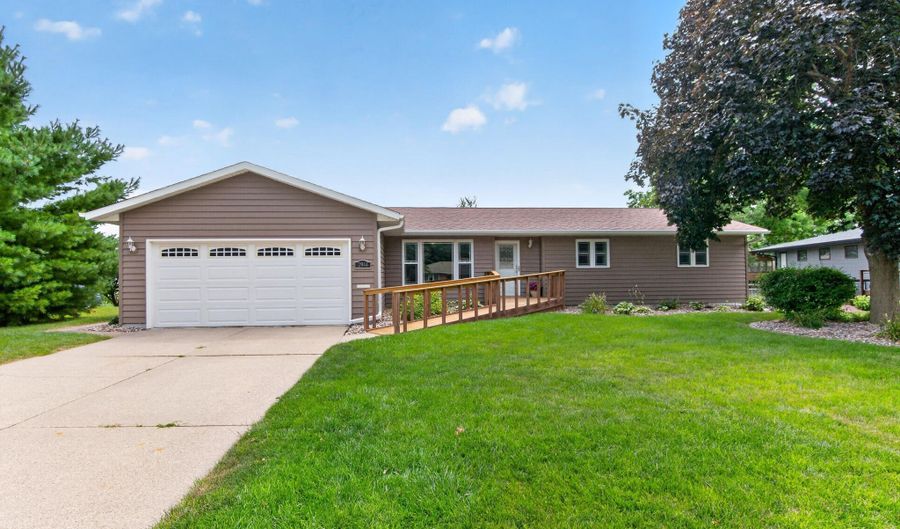 2944 Monroe Dr, Ames, IA 50010 - 4 Beds, 2 Bath