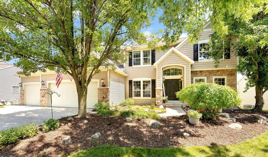 974 Dogwood Meadows Dr SE, Ada, MI 49301 - 5 Beds, 4 Bath