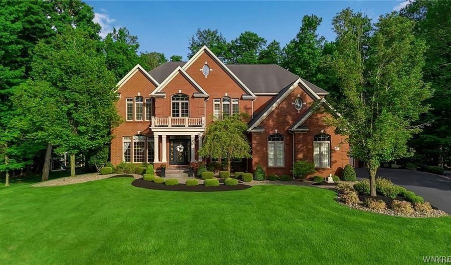 5007 Rockhaven Dr, Clarence, NY 14031 - 4 Beds, 4 Bath