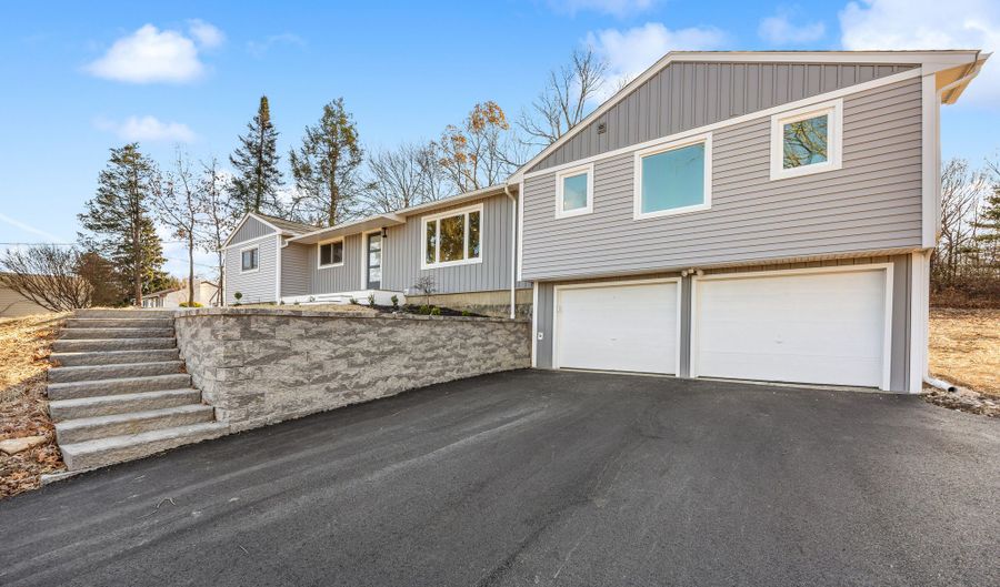 27 Tuttle Ct, Bethany, CT 06524 - 4 Beds, 2 Bath