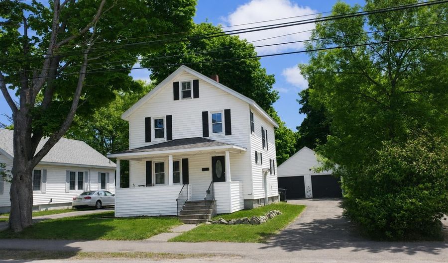 84 14th St, Bangor, ME 04401 - 3 Beds, 1 Bath