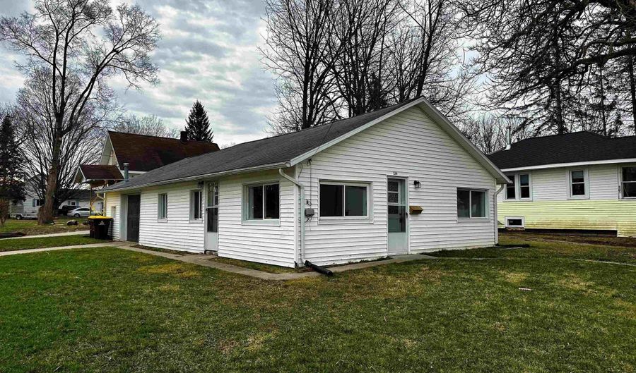 214 N Grover Ave, Alma, MI 48801 - 2 Beds, 1 Bath