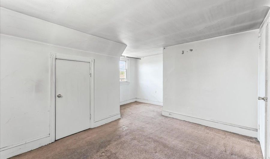 9 W ATHENS Ave, Ardmore, PA 19003 - 4 Beds, 2 Bath