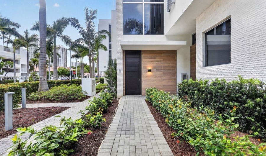 3750 Yacht Club Dr TH5, Aventura, FL 33180 - 4 Beds, 5 Bath