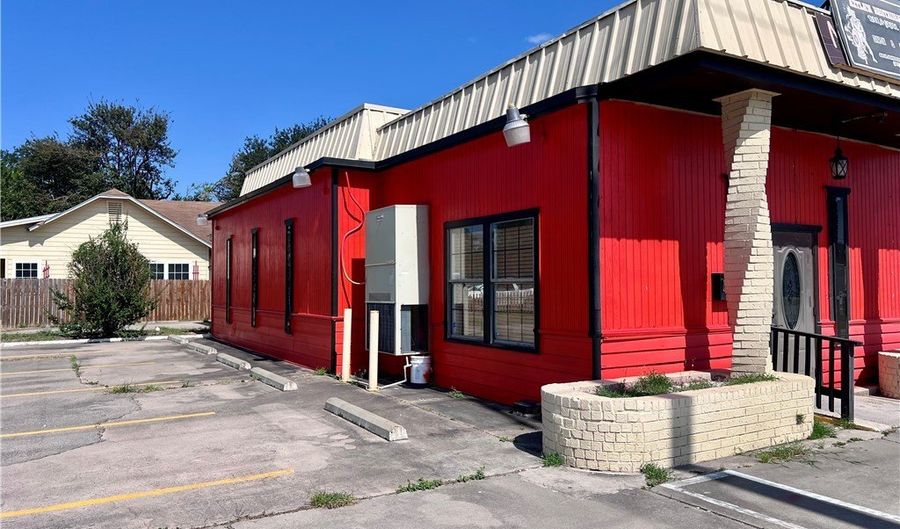 406 N Johnson St, Alice, TX 78332 - 0 Beds, 0 Bath