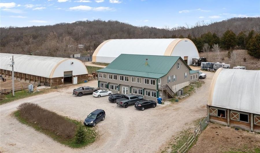 15811 Jedberg Ln, Ballwin, MO 63021 - 6 Beds, 4 Bath