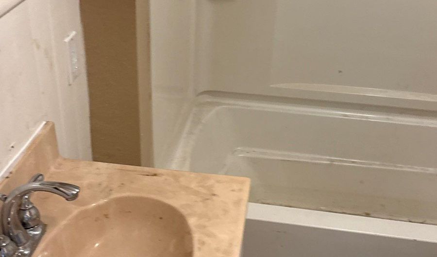 507 E MAIN St, Aledo, IL 61231 - 3 Beds, 2 Bath