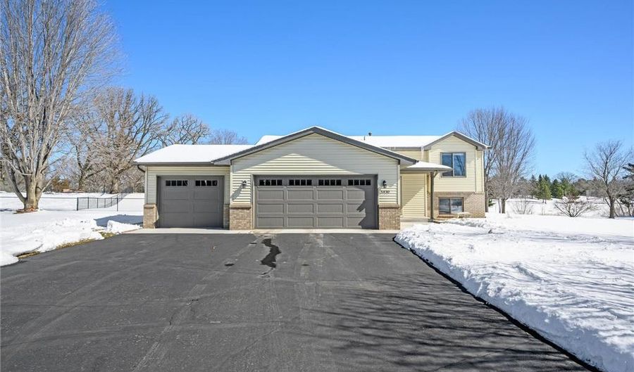 5430 274th St, Wyoming, MN 55092 - 5 Beds, 2 Bath