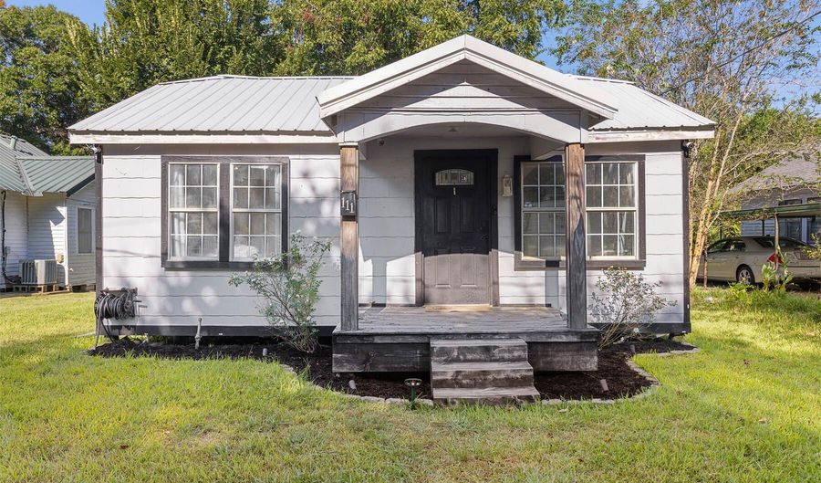 111 Donald Frederick Blvd, Abbeville, LA 70510 - 2 Beds, 1 Bath