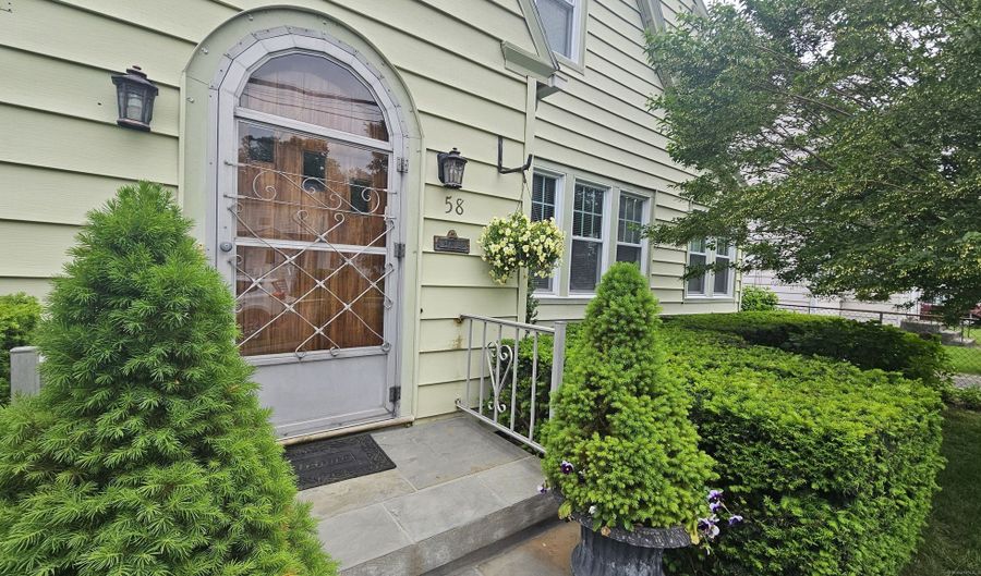 58 Waverly Pl, Bridgeport, CT 06610 - 4 Beds, 3 Bath