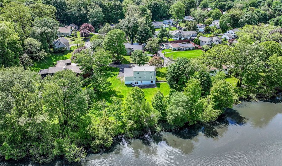 17 Alan Ave, Danbury, CT 06811 - 4 Beds, 2 Bath