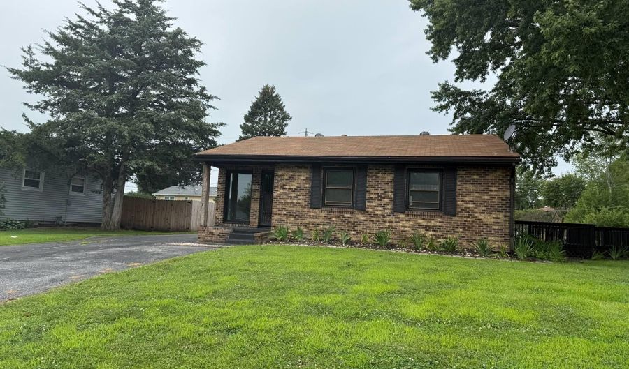 204 7TH St W, Andalusia, IL 61232 - 4 Beds, 2 Bath