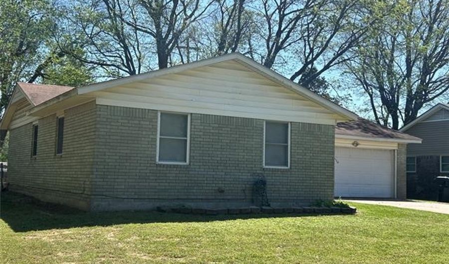 1113 W Will Rogers Ct, Claremore, OK 74017 - 3 Beds, 1 Bath