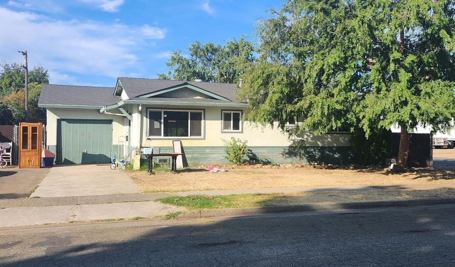 3426 Willow Ln, Anderson, CA 96007 - 3 Beds, 1 Bath