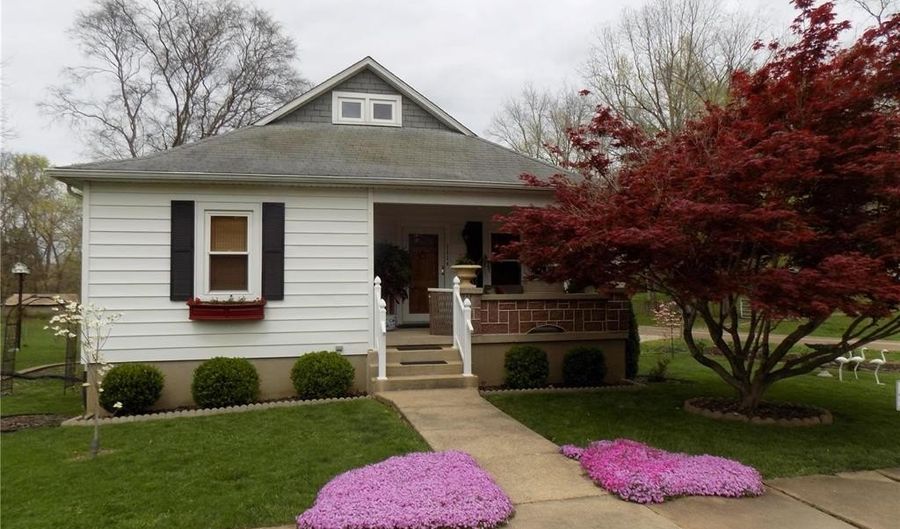 111 E Maple St, Arcadia, MO 63621 - 2 Beds, 2 Bath