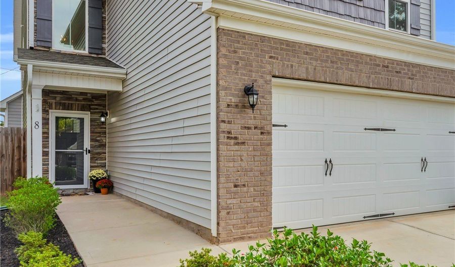 8 Lofton Ct, Anderson, SC 29621 - 4 Beds, 3 Bath