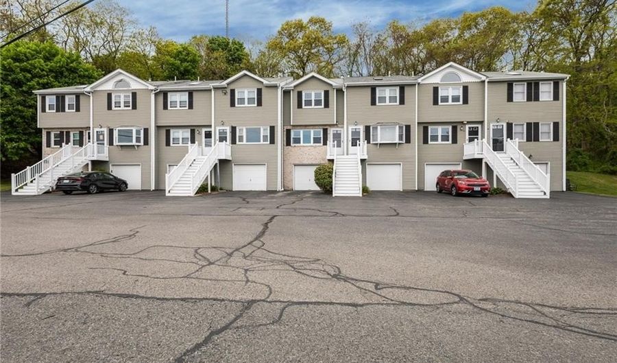 47 Morgan Ave 29, Johnston, RI 02919 - 2 Beds, 2 Bath