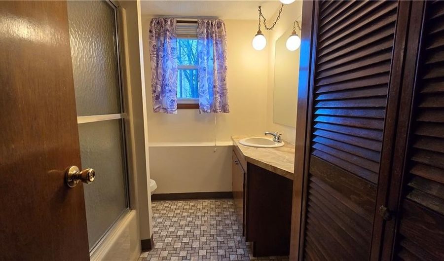 25 Greene Ave, Cranston, RI 02920 - 1 Beds, 1 Bath