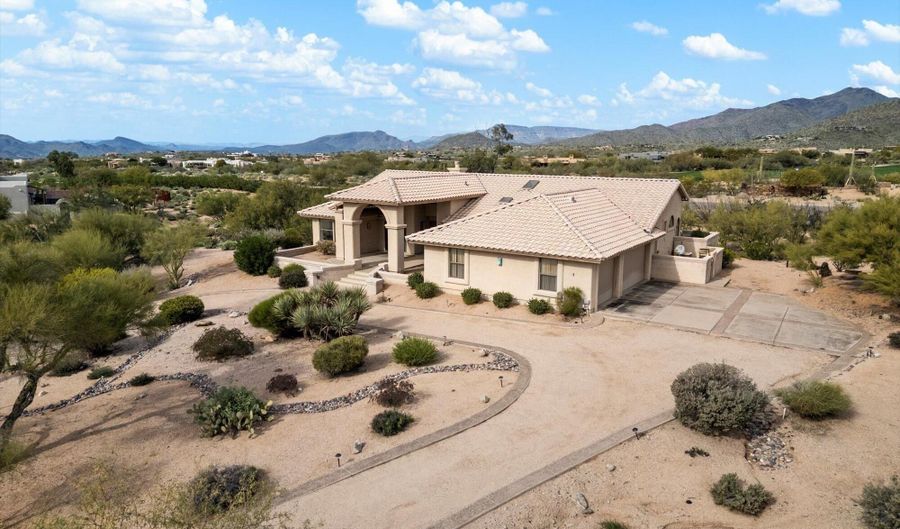 9520 E ROMPING Rd, Carefree, AZ 85377 - 3 Beds, 3 Bath