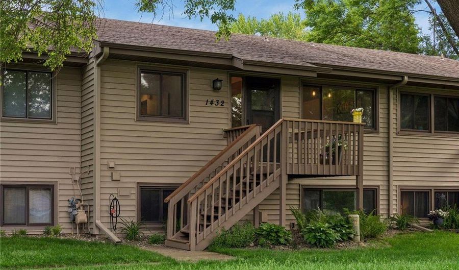 1432 Arden View Dr, Arden Hills, MN 55112 - 3 Beds, 3 Bath