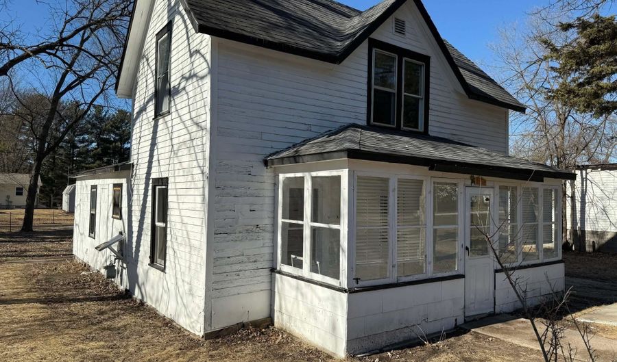 117 S Elm St, Adams, WI 53910 - 3 Beds, 1 Bath