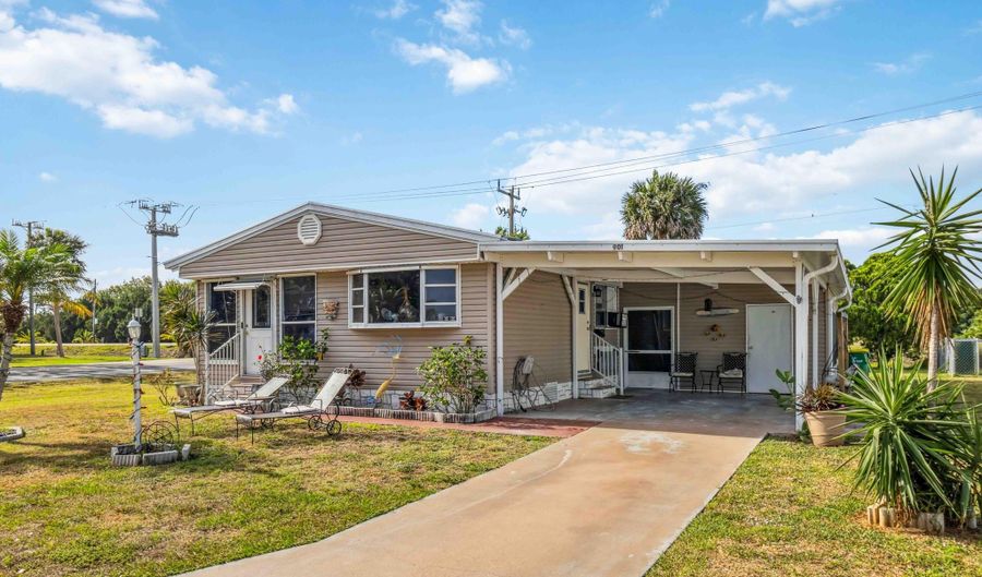 901 Laurel Cir, Barefoot Bay, FL 32976 - 2 Beds, 2 Bath