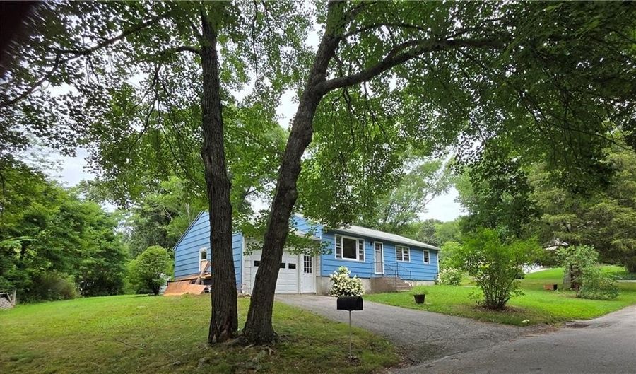 39 Juniper Dr, Hopkinton, RI 02804 - 3 Beds, 2 Bath