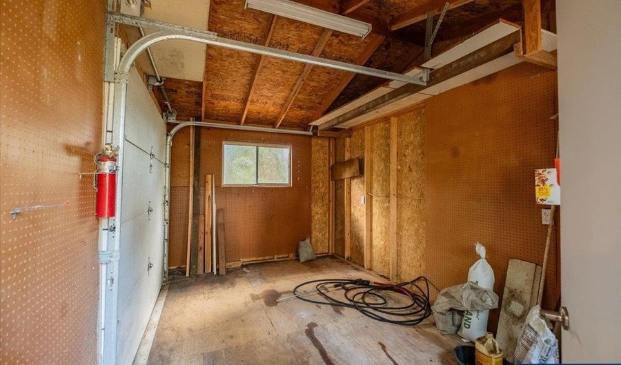 950 Edgewood Dr NW, Albany, OR 97321 - 3 Beds, 3 Bath