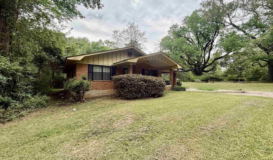 1613 BRENDLE Dr, Bastrop, LA 71220 - 2 Beds, 1 Bath