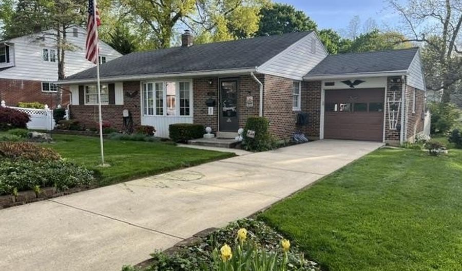 1033 N Main St, Allentown, PA 18104 - 2 Beds, 2 Bath