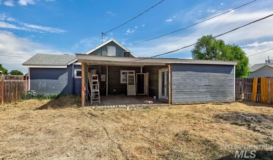 2212 Willow St, Caldwell, ID 83605 - 4 Beds, 1 Bath