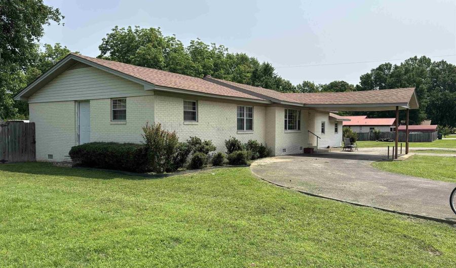 906 W Louisiana St, Beebe, AR 72012 - 4 Beds, 3 Bath