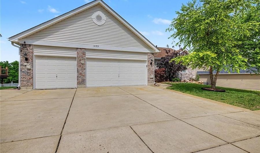 1439 Fox Ridge Ct, Arnold, MO 63010 - 3 Beds, 3 Bath