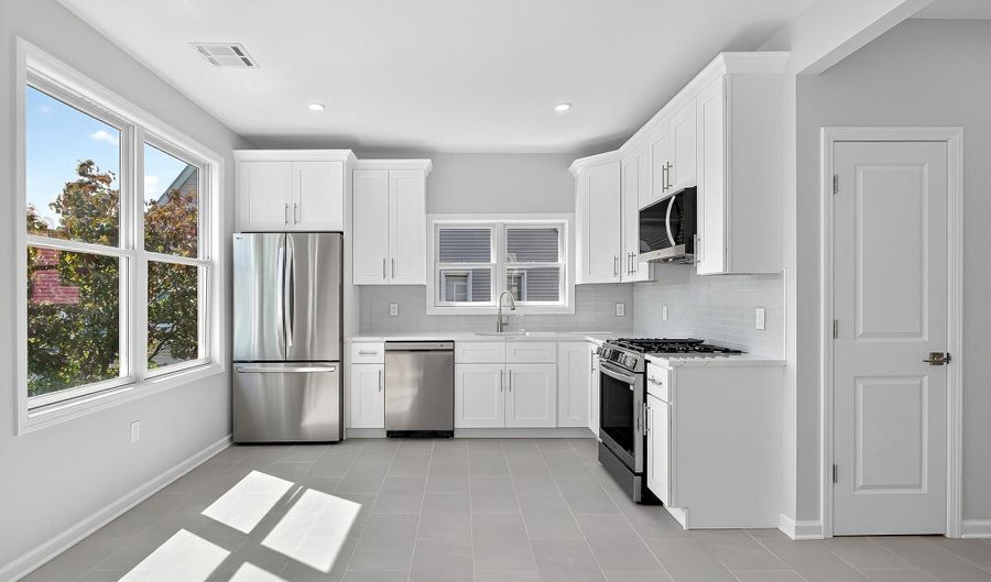 204 KENNEDY Blvd 2, Bayonne, NJ 07002 - 3 Beds, 2 Bath