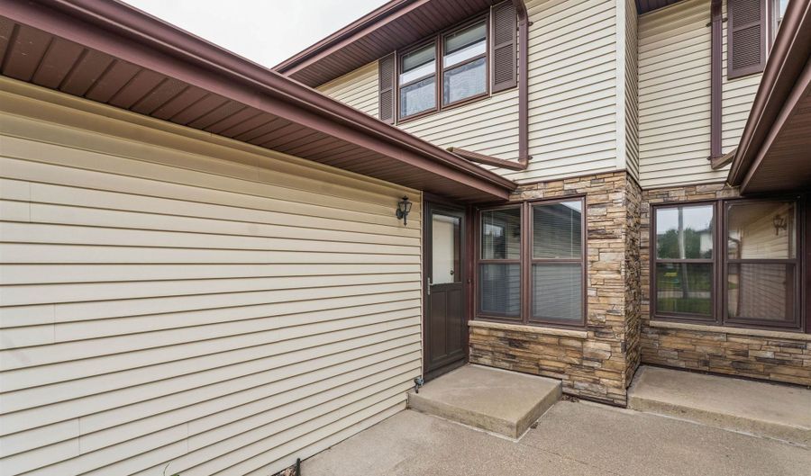 725 S WESTHAVEN Pl G, Appleton, WI 54914 - 2 Beds, 2 Bath