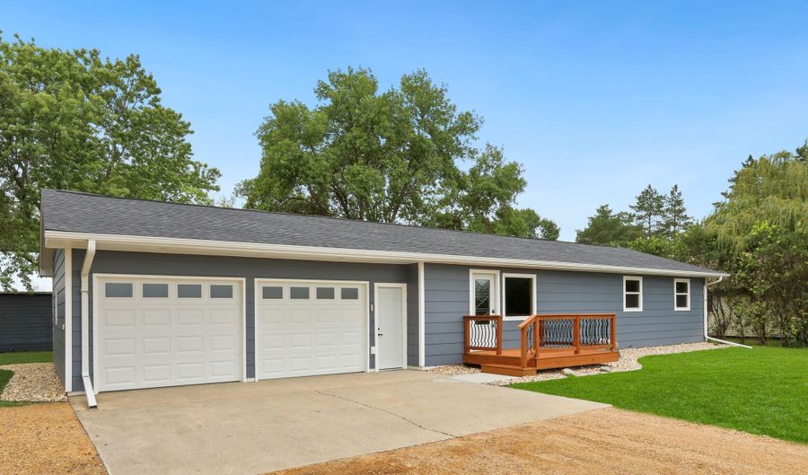 12857 387th Ave, Aberdeen, SD 57401 - 4 Beds, 2 Bath