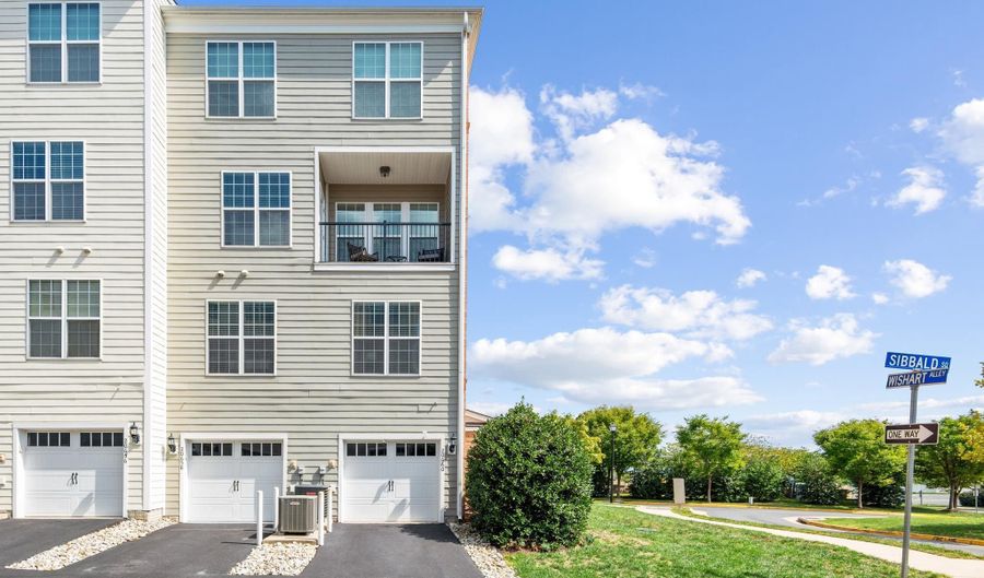 20660 SIBBALD Sq, Ashburn, VA 20147 - 3 Beds, 3 Bath