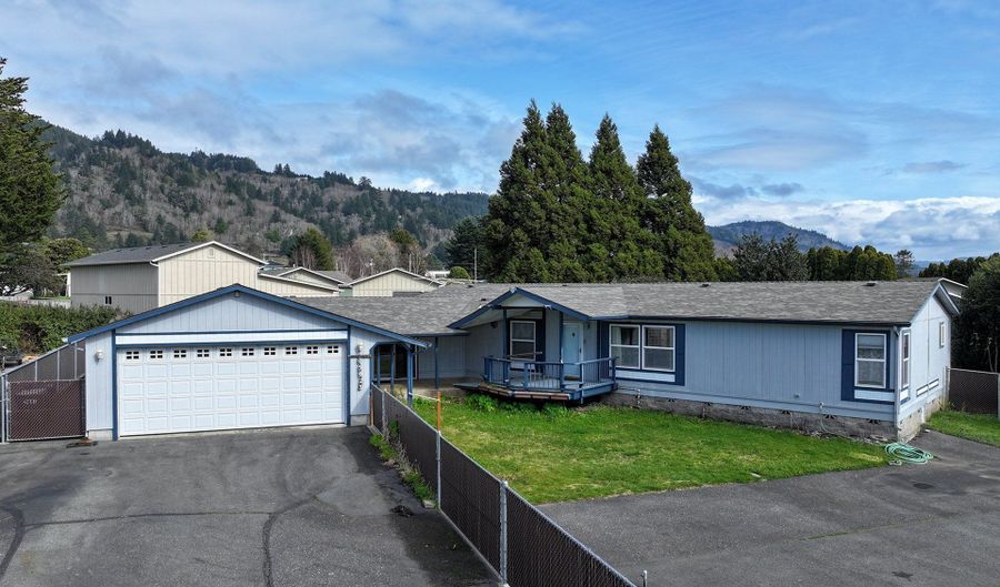 15923 BAY VIEW Dr, Brookings, OR 97415 - 3 Beds, 2 Bath