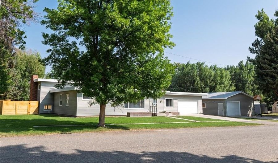 618 Montana Ave, Basin, WY 82410 - 4 Beds, 2 Bath