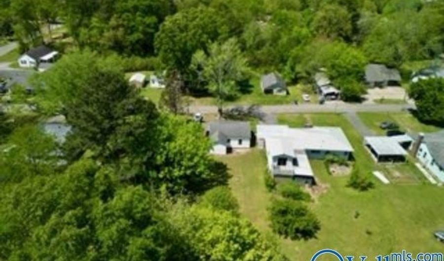 434 4th St NW, Arab, AL 35016 - 2 Beds, 1 Bath