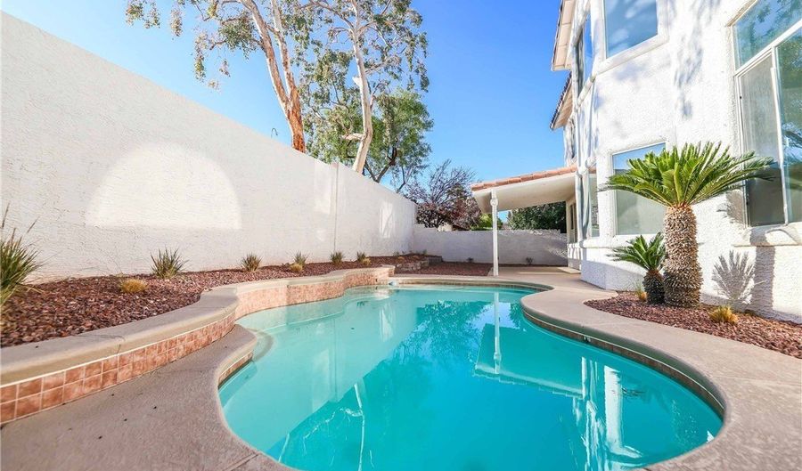 3045 SUNRISE HEIGHTS Dr, Henderson, NV 89052 - 4 Beds, 3 Bath