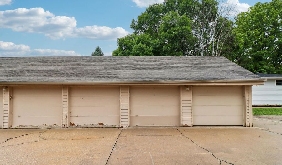 401 SE Lowell Dr 3, Ankeny, IA 50021 - 2 Beds, 2 Bath