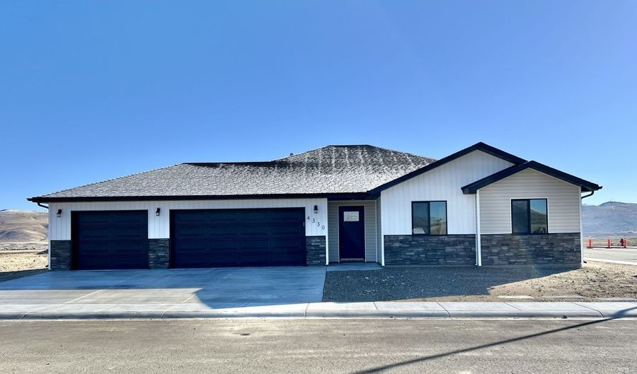 4451 York Blvd, Elko, NV 89801 - 4 Beds, 2 Bath