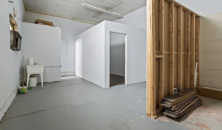 105 W Broadway, Andrews, TX 79714 - 0 Beds, 0 Bath